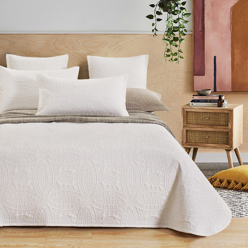 Queen Lisbon Quilted 3 Pieces Embossed Coverlet Set - White